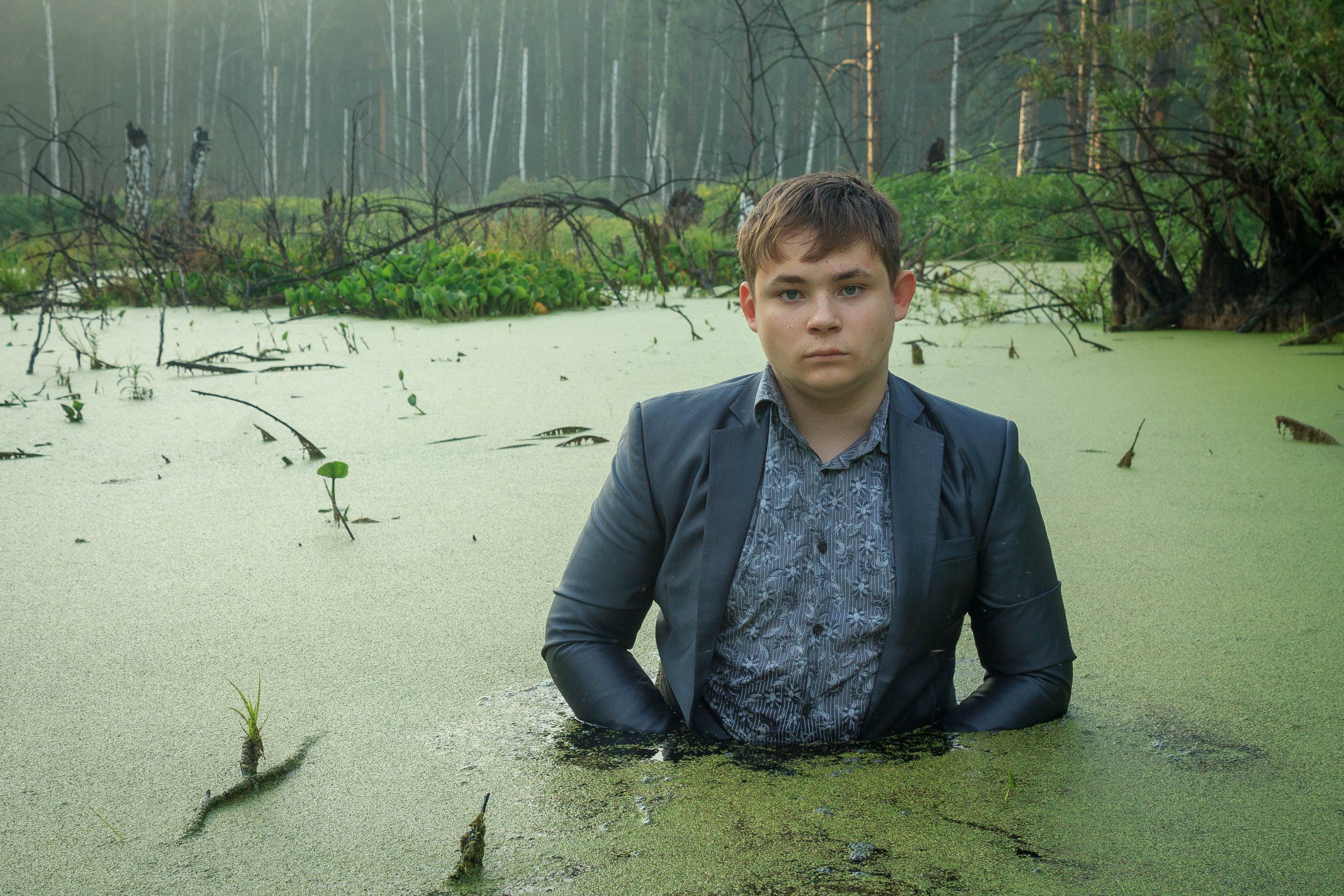 Russian schoolboy’s photo session in swamp goes viral - Russia Beyond